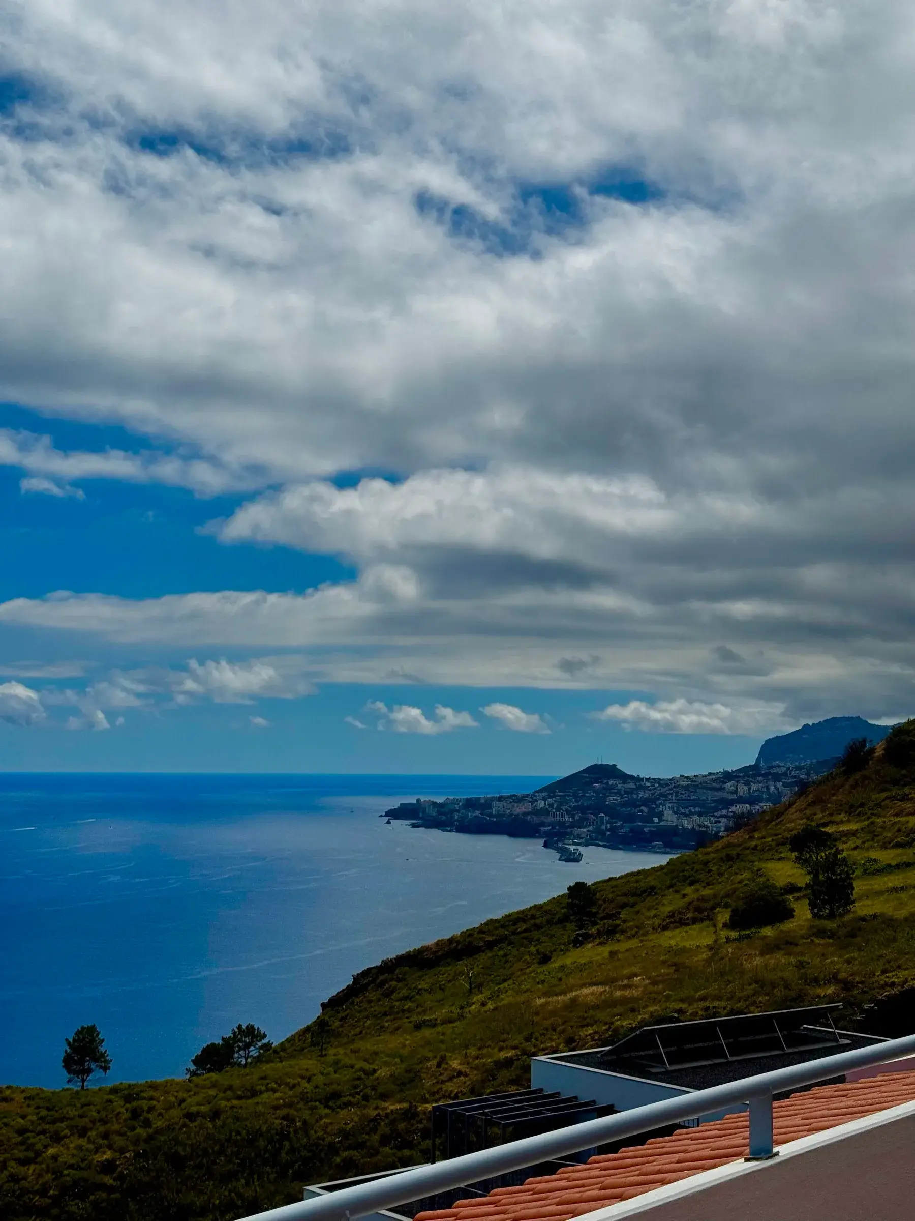 Aussichtspunkt über die Küste bei Funchal